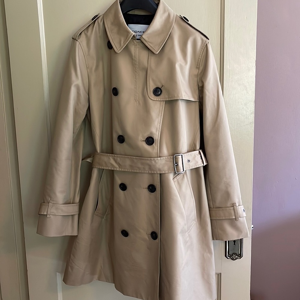 Coach Outlet Solid Mid Trench in Classic Khaki. Size XL. Gently used.